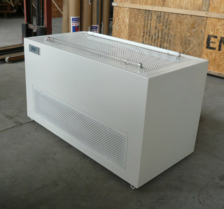 潔凈層流罩 潔凈層流罩目前廣泛用于電子,生物,醫藥, 食品,精密儀器等行業的無塵無菌操作環境,提供局部高潔凈度工作環境。