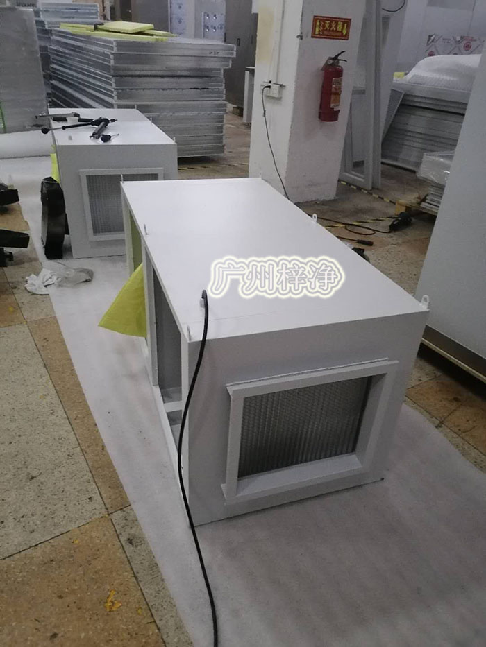 增壓新風(fēng)柜能有效過濾空氣中的細菌、病毒等有害物質(zhì),確保藥品生產(chǎn)過程中的無菌環(huán)境。 增壓新風(fēng)柜能有效過濾空氣中的細菌、病毒等有害物質(zhì),確保藥品生產(chǎn)過程中的無菌環(huán)境。